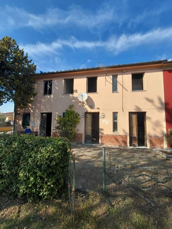 casa indipendente in vendita a Porcari in zona Rughi