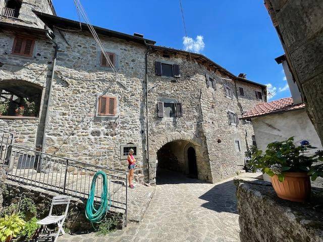 casa indipendente in vendita a San Romano in Garfagnana in zona Orzaglia