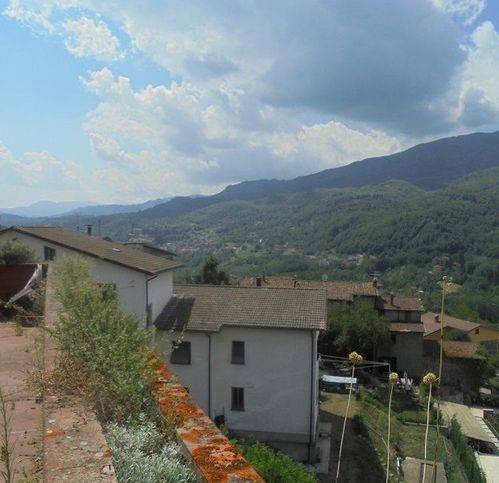 intera palazzina in vendita a San Romano in Garfagnana