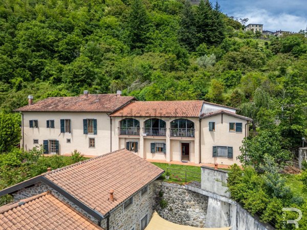 casale in vendita a San Romano in Garfagnana in zona Verrucole