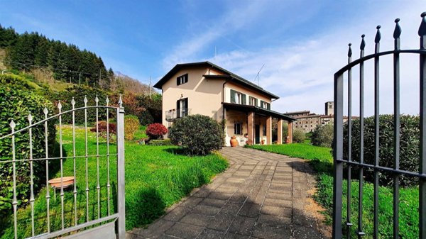 casa indipendente in vendita a San Romano in Garfagnana in zona Verrucole