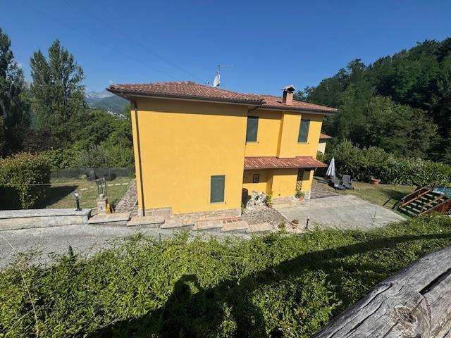 intera palazzina in vendita a San Romano in Garfagnana in zona Villetta