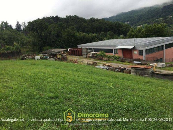 locale commerciale in vendita a San Romano in Garfagnana