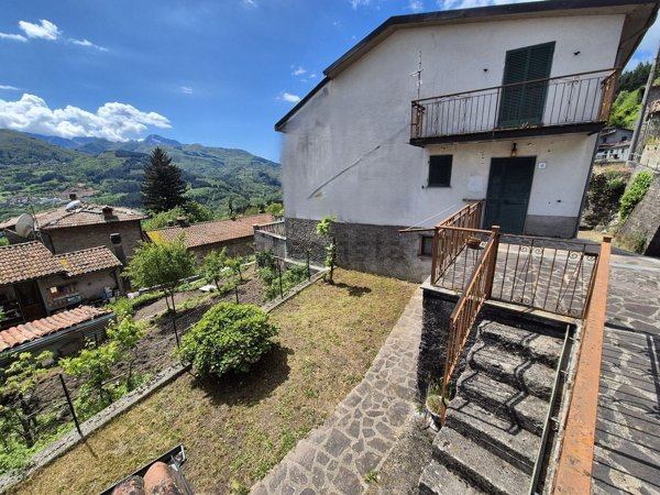 casa indipendente in vendita a San Romano in Garfagnana