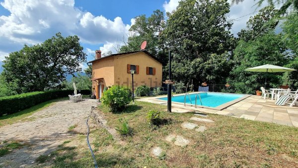 casa indipendente in vendita a San Romano in Garfagnana