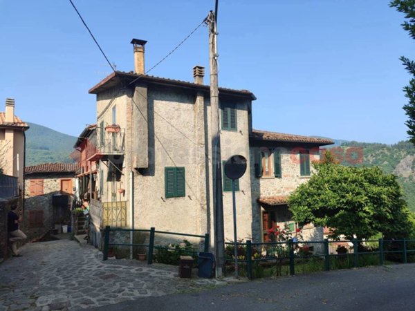 casa indipendente in vendita a San Romano in Garfagnana in zona Villetta