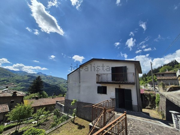 casa indipendente in vendita a San Romano in Garfagnana