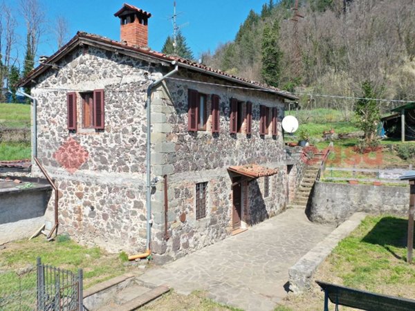 casa indipendente in vendita a San Romano in Garfagnana in zona Villetta