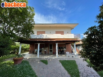 casa indipendente in vendita a Seravezza in zona Querceta