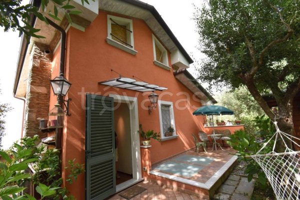 casa indipendente in vendita a Seravezza