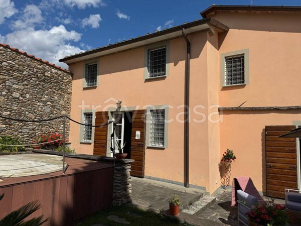 casa indipendente in vendita a Seravezza in zona Pozzi