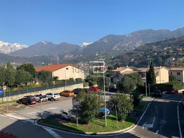 casa indipendente in vendita a Seravezza in zona Pozzi