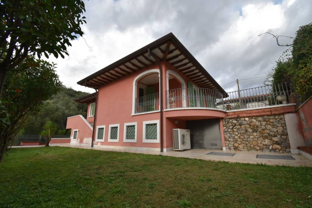 casa indipendente in vendita a Seravezza in zona Ripa