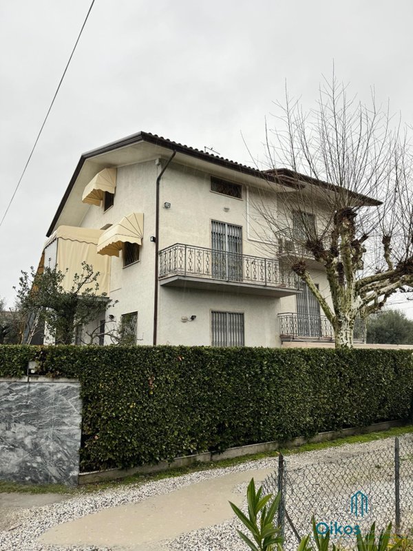 casa indipendente in vendita a Seravezza