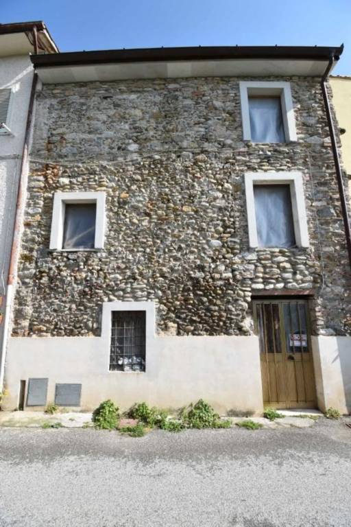 casa indipendente in vendita a Seravezza in zona Pozzi