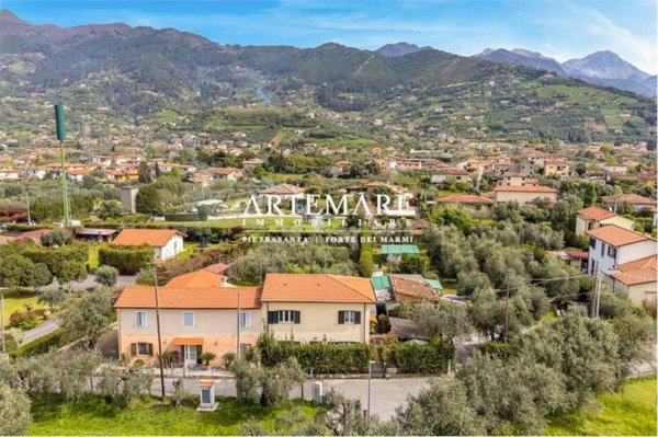casa indipendente in vendita a Seravezza