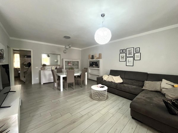 casa indipendente in vendita a Seravezza in zona Querceta