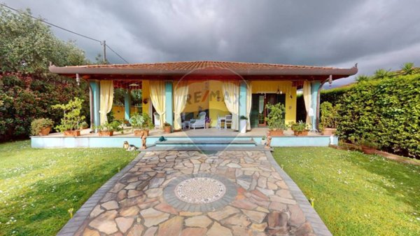 casa indipendente in vendita a Seravezza in zona Querceta