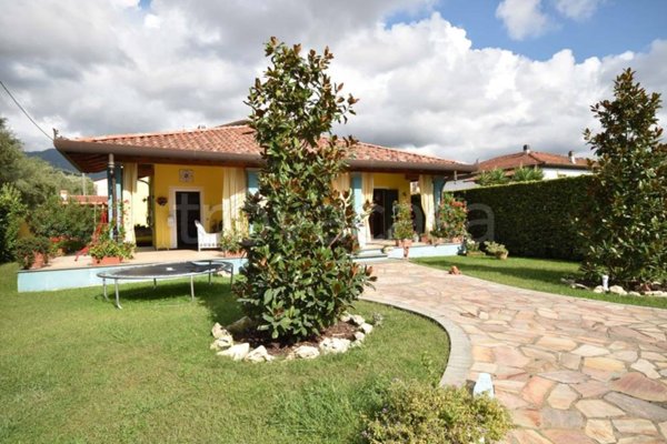 casa indipendente in vendita a Seravezza in zona Querceta
