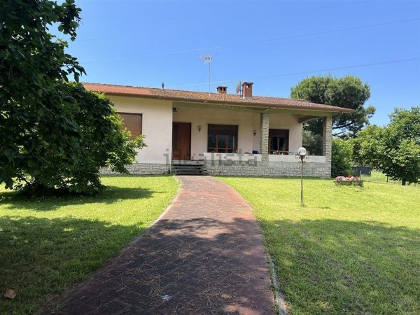 casa indipendente in vendita a Seravezza in zona Querceta