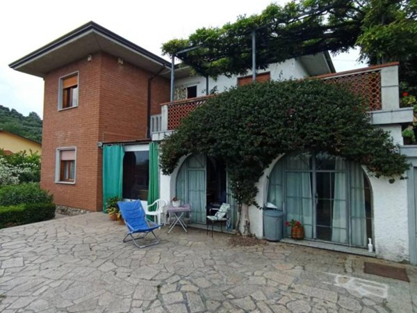 casa indipendente in vendita a Seravezza