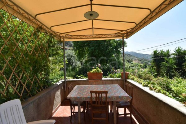 casa indipendente in vendita a Seravezza in zona Ripa