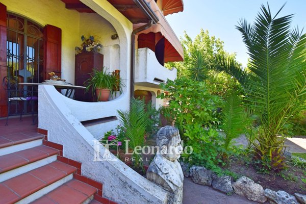 casa indipendente in vendita a Seravezza in zona Querceta