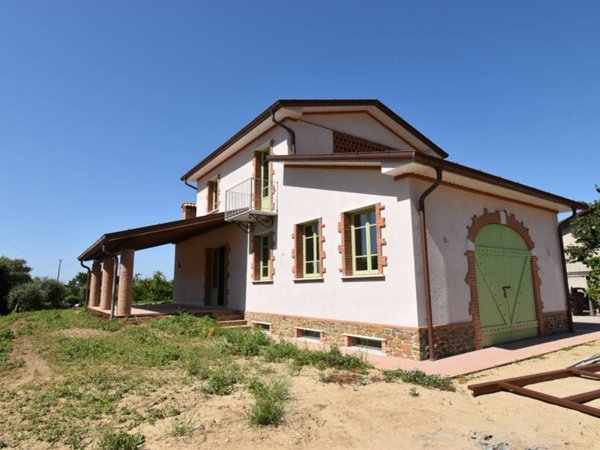 casa indipendente in vendita a Seravezza in zona Querceta