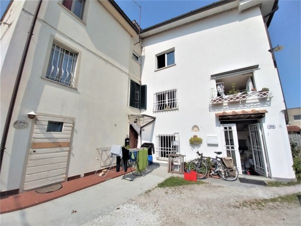 casa indipendente in vendita a Seravezza in zona Querceta
