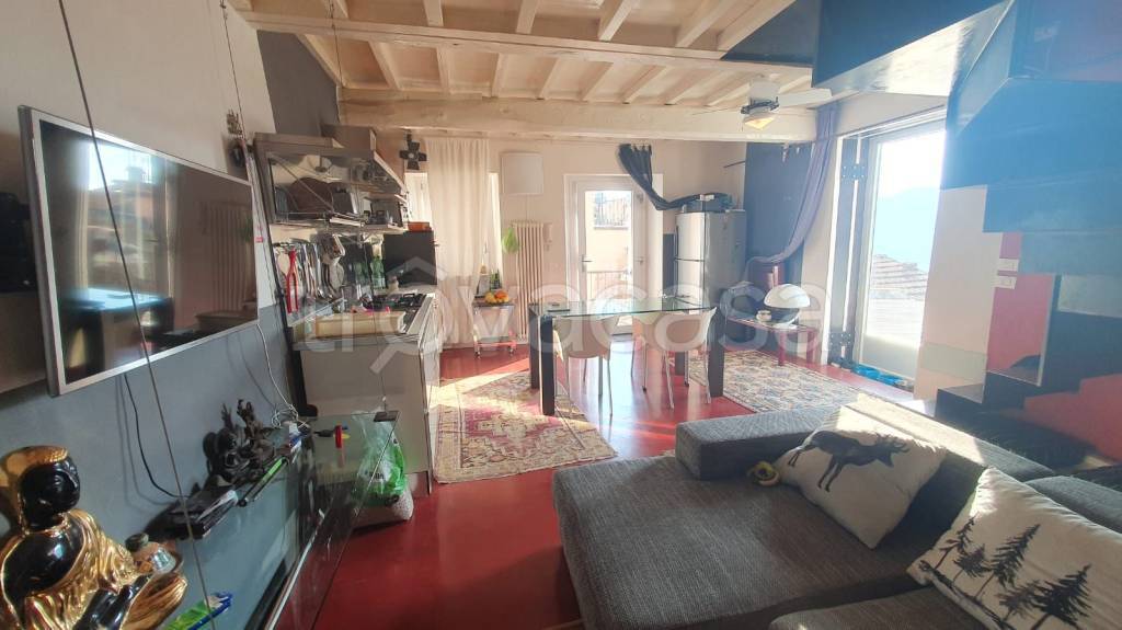casa indipendente in vendita a Seravezza