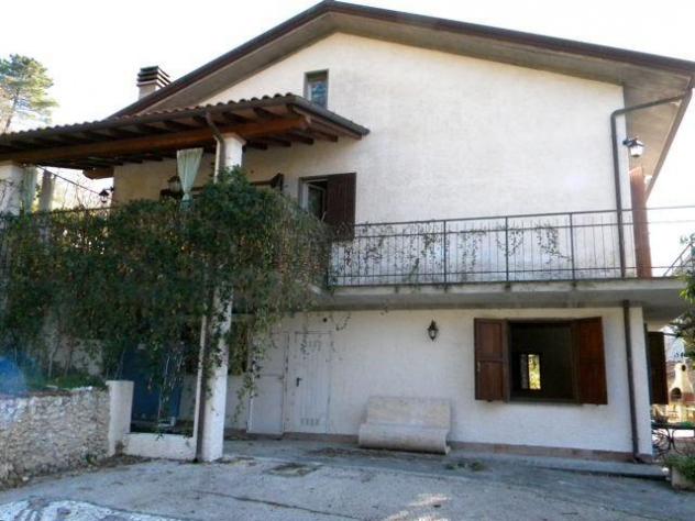 casa indipendente in vendita a Seravezza