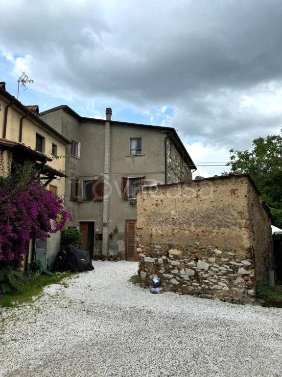 casa indipendente in vendita a Seravezza in zona Pozzi