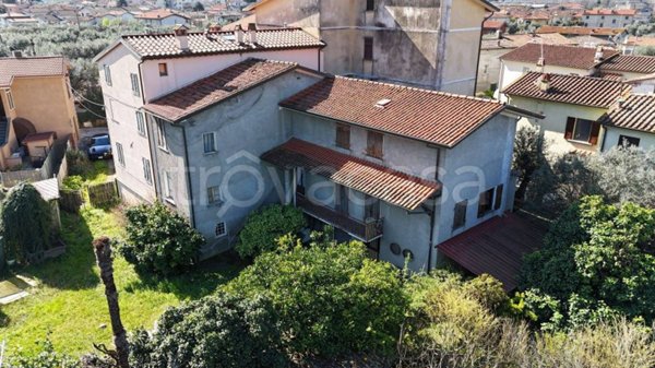 casa indipendente in vendita a Seravezza in zona Querceta