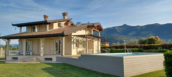 casa indipendente in vendita a Seravezza