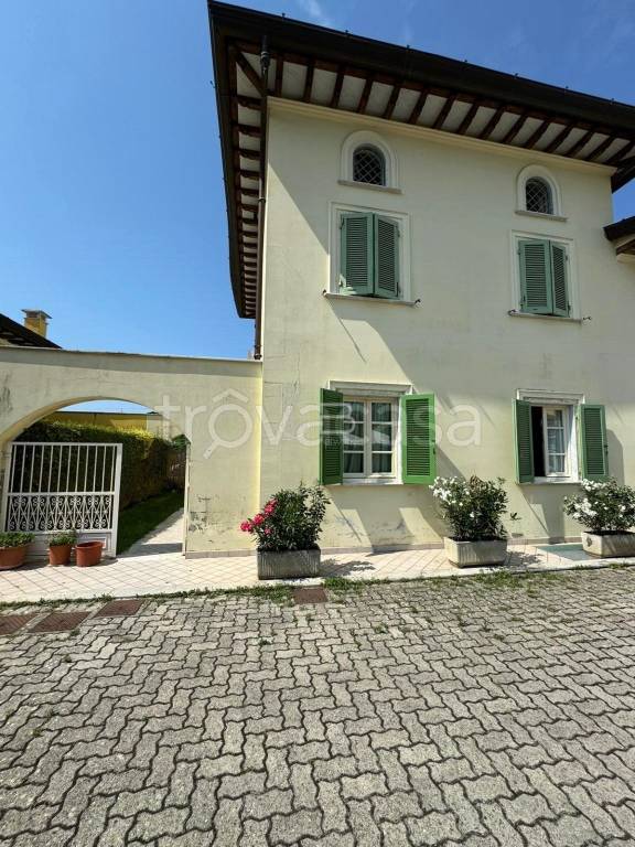 casa indipendente in vendita a Seravezza in zona Pozzi