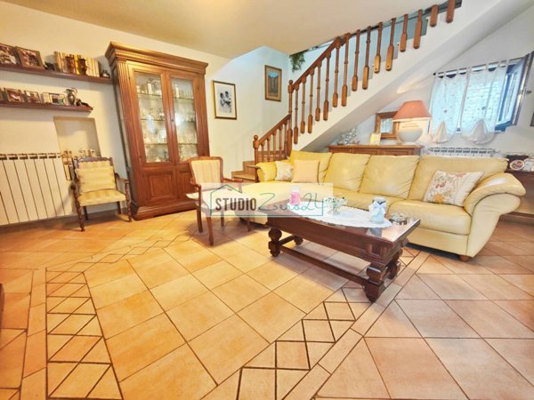casa indipendente in vendita a Seravezza in zona Pozzi