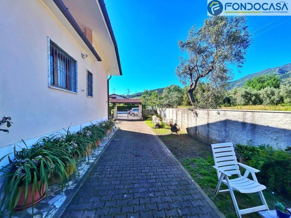 casa indipendente in vendita a Seravezza