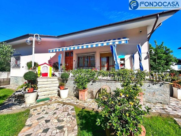 casa indipendente in vendita a Seravezza