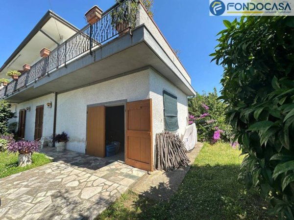 casa indipendente in vendita a Seravezza
