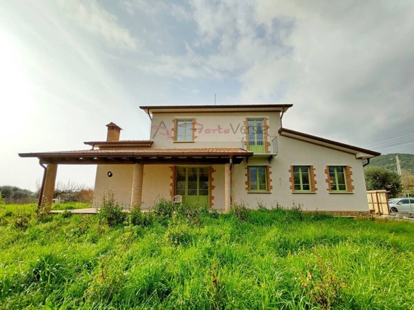 casa indipendente in vendita a Seravezza in zona Querceta