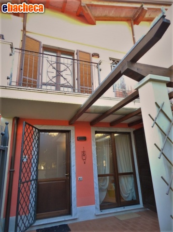 casa indipendente in vendita a Seravezza in zona Querceta