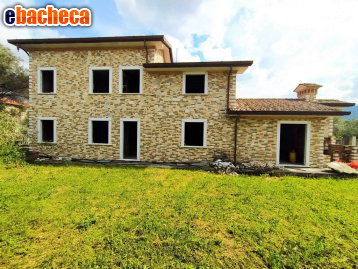 casa indipendente in vendita a Seravezza in zona Querceta