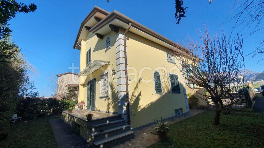casa indipendente in vendita a Seravezza