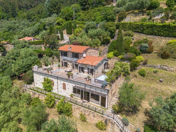 casa indipendente in vendita a Seravezza