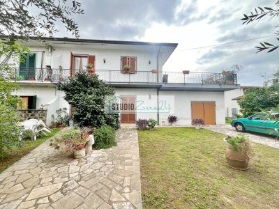 casa indipendente in vendita a Seravezza in zona Pozzi