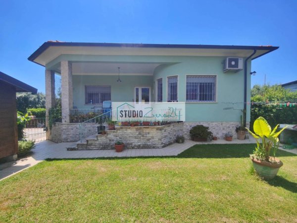 casa indipendente in vendita a Seravezza