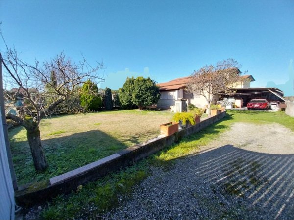 casa indipendente in vendita a Seravezza in zona Querceta