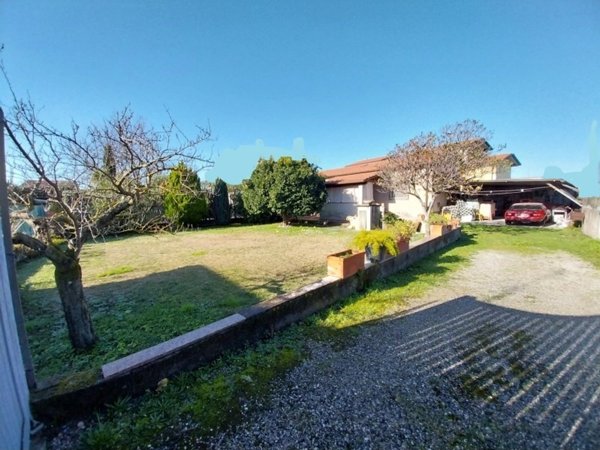 casa indipendente in vendita a Seravezza in zona Querceta