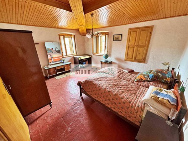 casa indipendente in vendita a Seravezza in zona Pozzi
