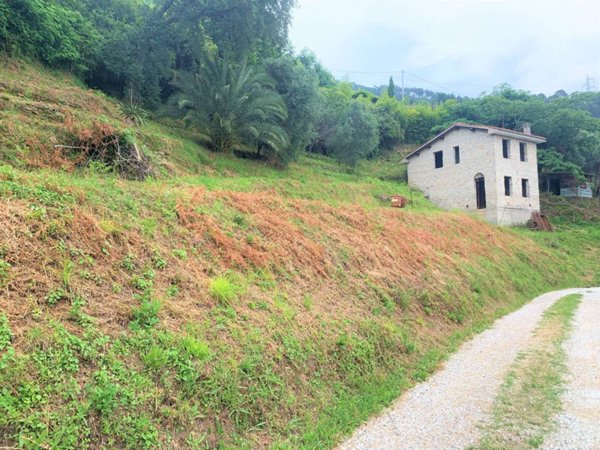 casa indipendente in vendita a Seravezza